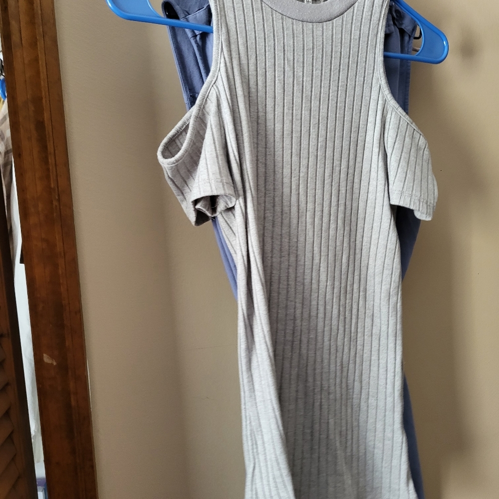 Gray ribbed dress shirt